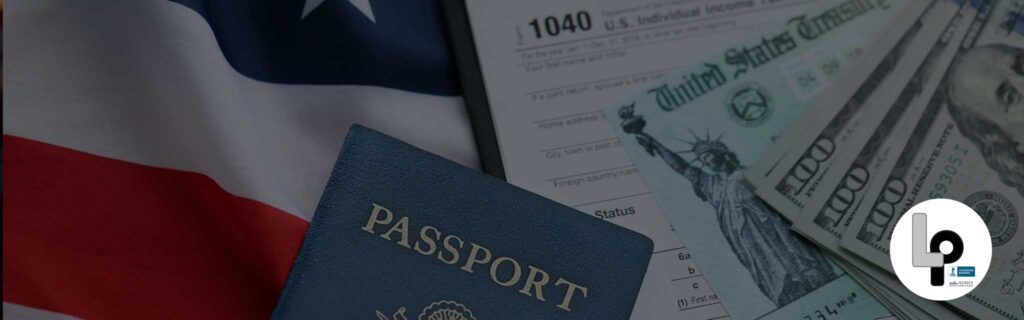 Banner con documentos legales, sellos oficiales y banderas de EE.UU., España, Francia, Alemania y Australia, simbolizando migración y traducción certificada.