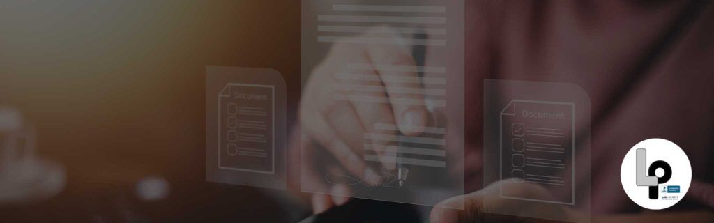 Banner con imagen de un testamento antiguo y traductor profesional revisando documentos legales con sello oficial.